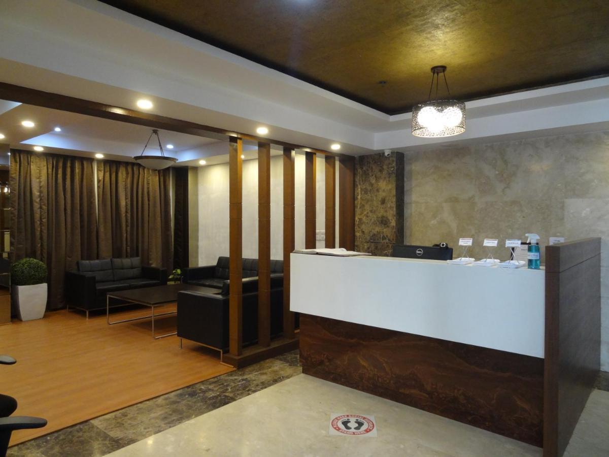 Hide Away Suites Нойда Экстерьер фото