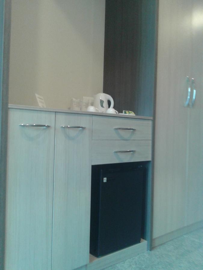 Hide Away Suites Нойда Экстерьер фото
